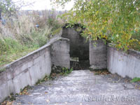 «Яблоня Джатиева»: развалины помещения рядом с могилой. 2010 год, октябрь.